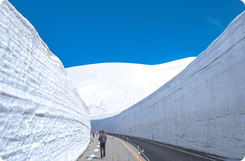 黒部ダム 雪の大谷